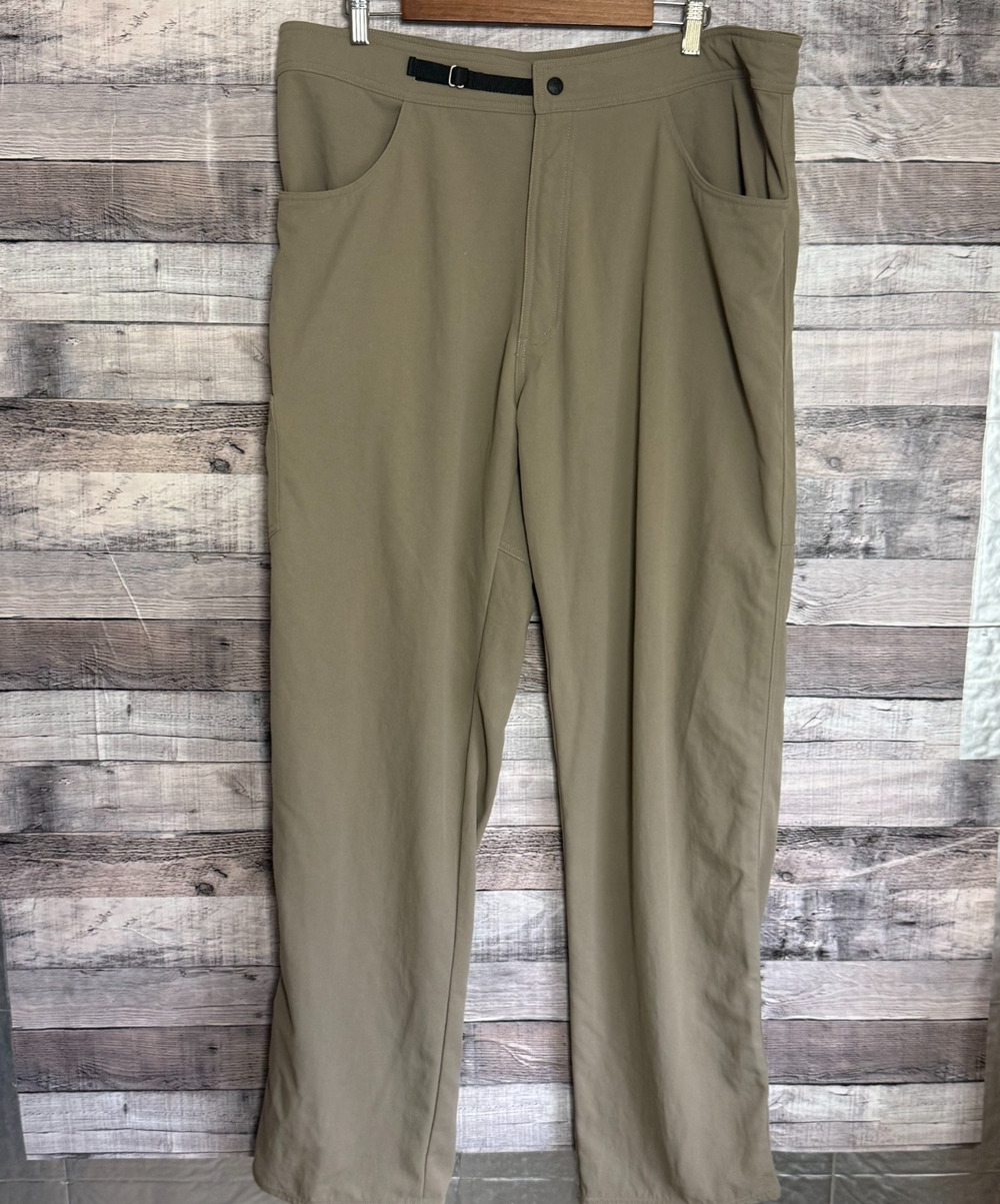 Mountain Hardwear Belted Hiking Cargo Pants Mens XL Tan Nylon Stretch Comfort